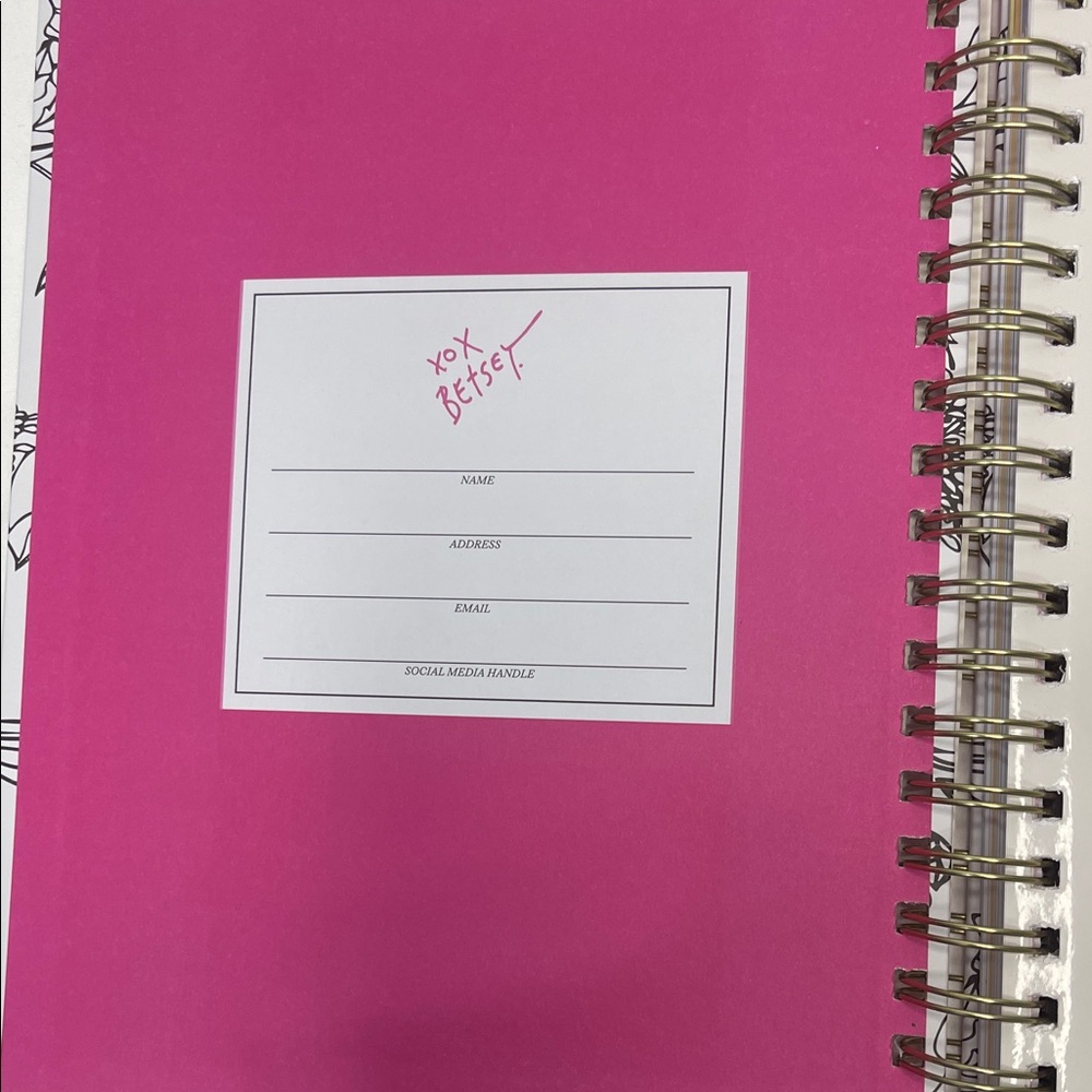 Betsey Johnson Pink and White Floral 2025 - 2026 Planner with Pen - Picture 4 of 16